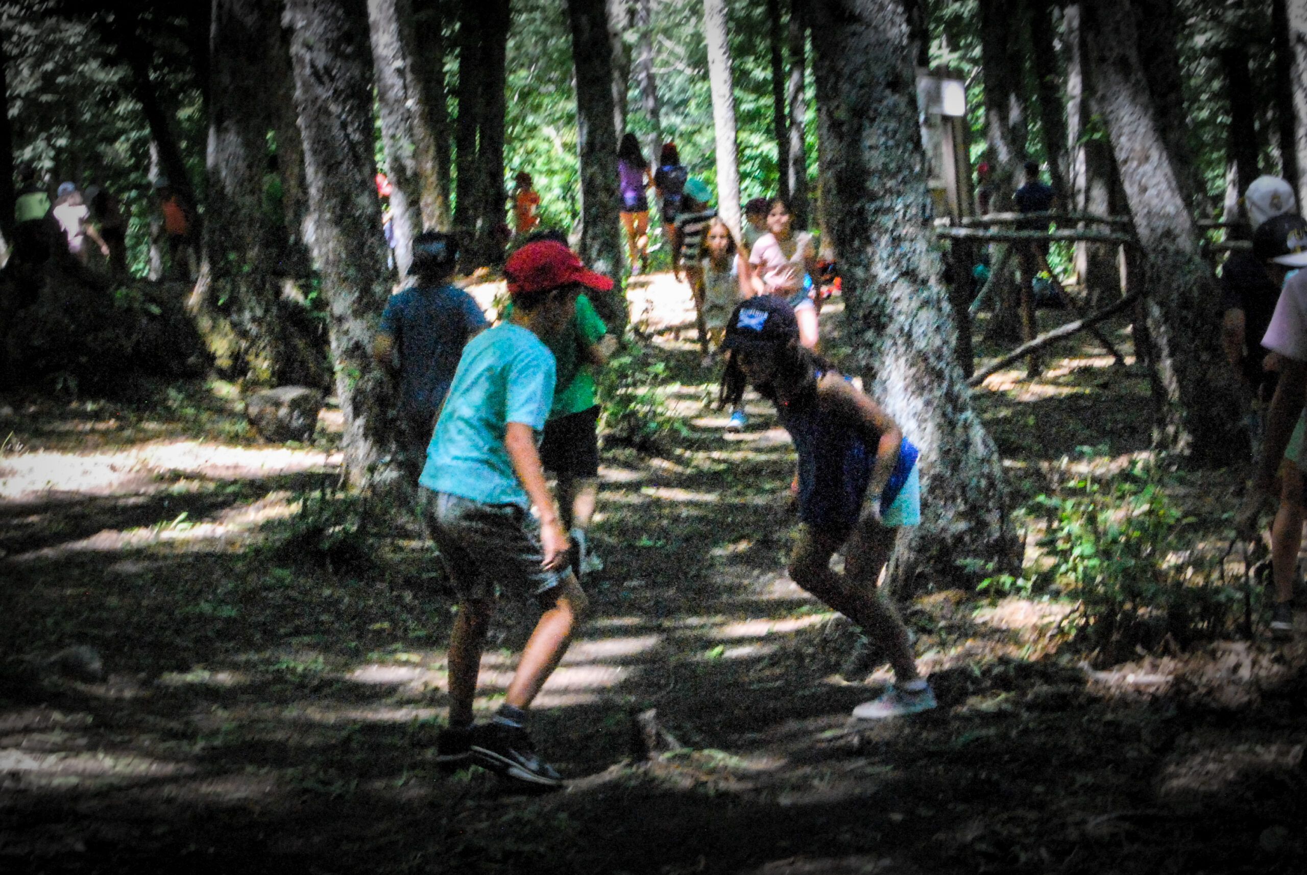 Jugando en Campamento Shango Aventura